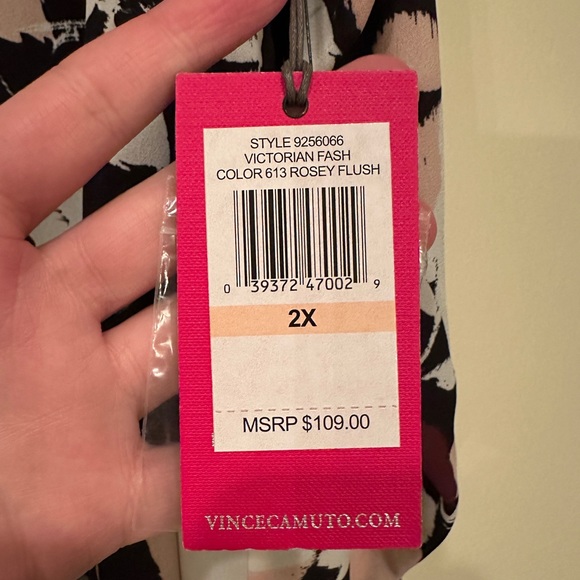 Vince Camuto silky high low top plus size - Picture 2 of 11